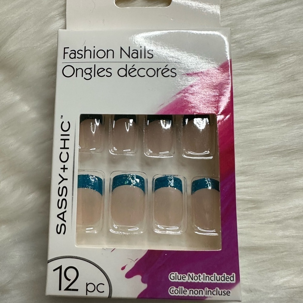 🩷5/$10🩷 Sassy+Chic Fashion Nails with Blue Tips